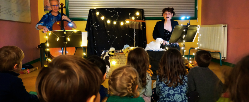 enfant qui écoutent un concert