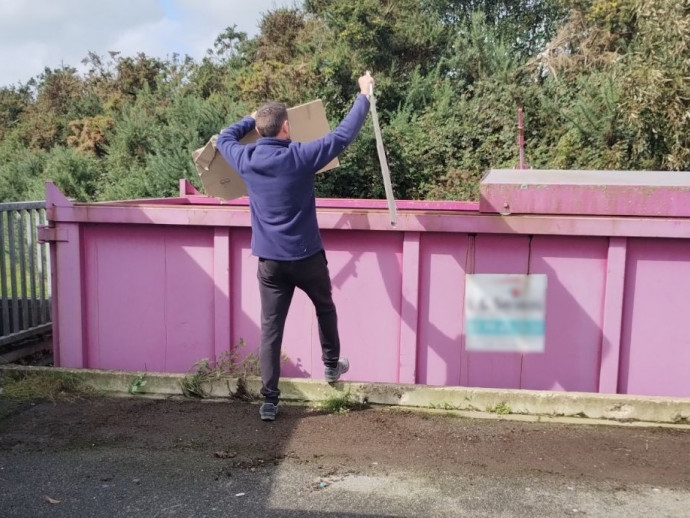 bac de tri des déchets du bâtiment