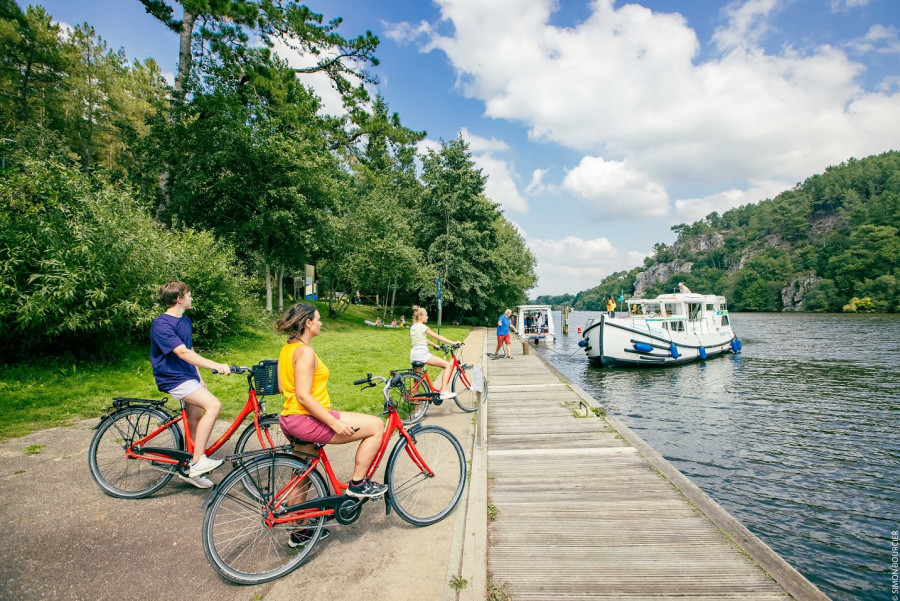 cyclistes, vélo, rivière, bateau